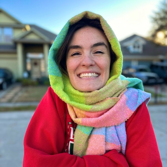 Hiya Pals! I’m your Posher, Kristen! ⭐️ - Picture 3 of 9